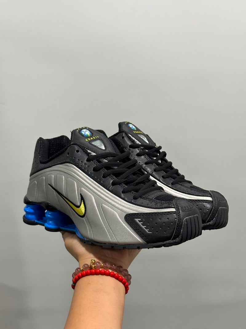 Nike Shox R4 - Edição Limitada